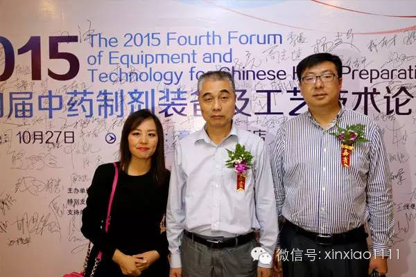 嘉宾和与会观众合影留念1.jpg